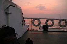 F&auml;hre in den Sonnenuntergang